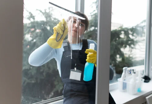 Nettoyage de vitres intérieures et extérieures aux Arcs